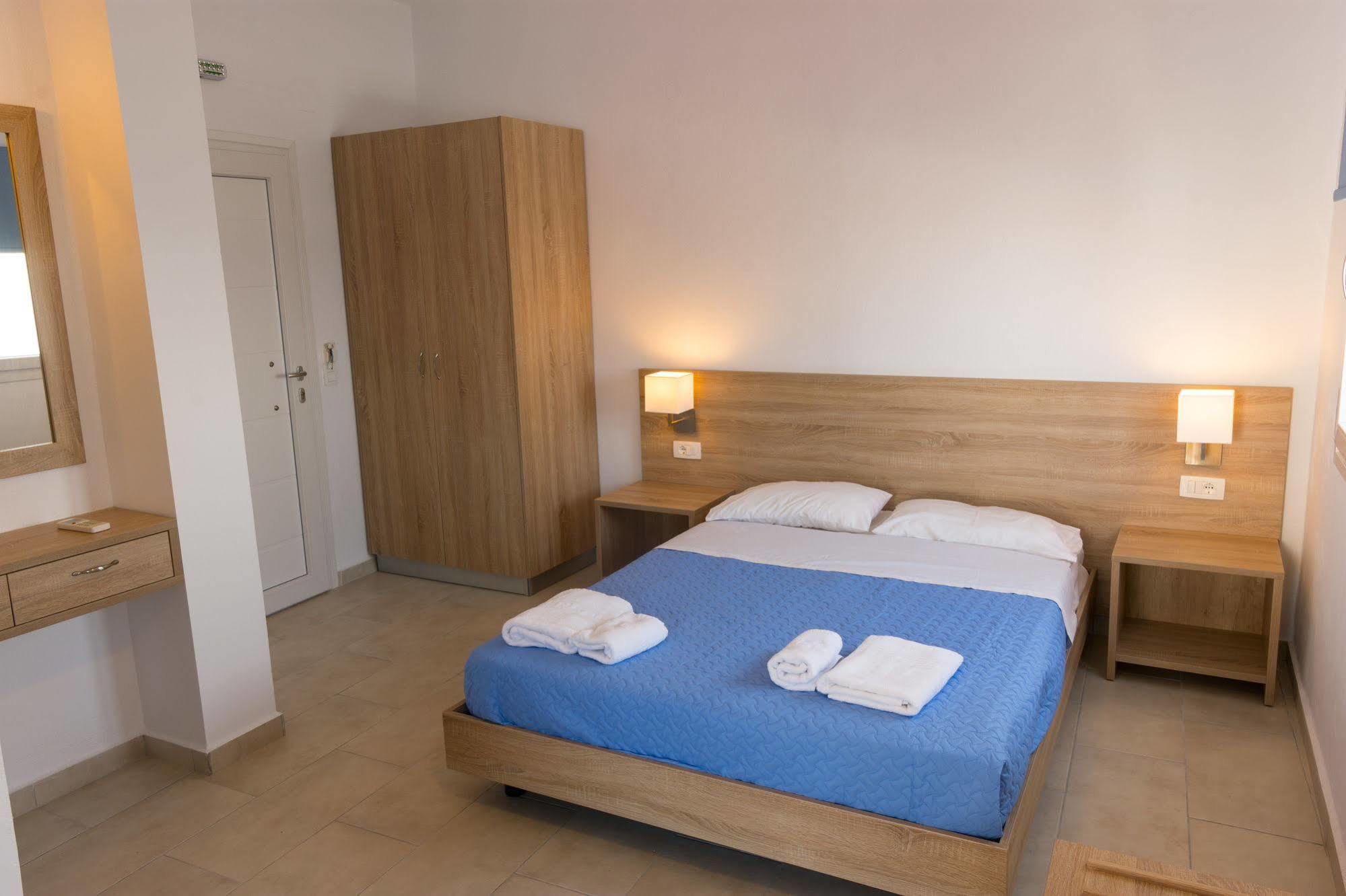 Socrates Apartmens & Restaurant Mílatos Eksteriør bilde
